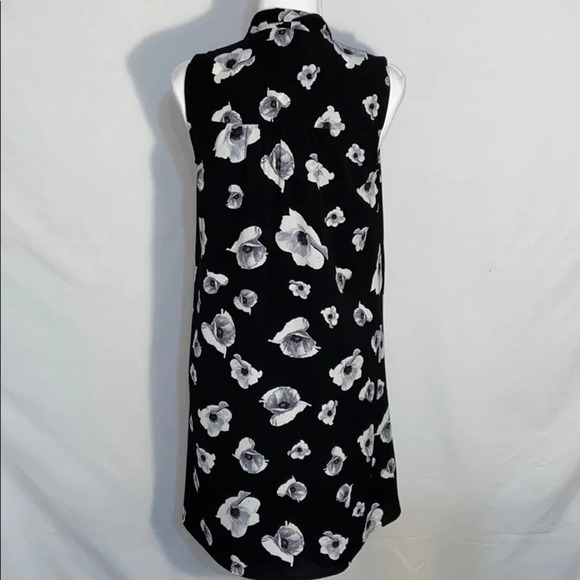 CeCe Floating Flower Trapeze Dress with Ne… - Picture 3 of 5